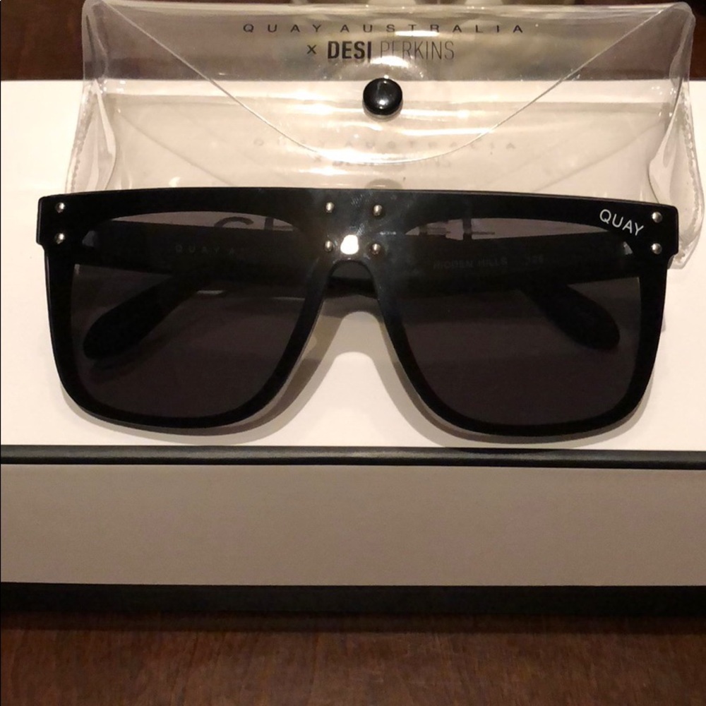 Quay Australia x Kylie Sunglasses “Hidden Hills”